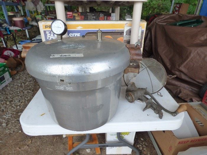 LARGE canning pressure cooker