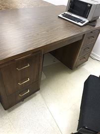 VINTAGE WOODEN EXECUTIVE DESK
