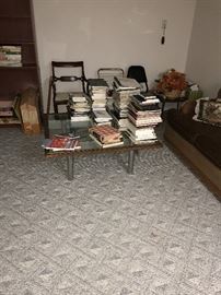 MID-CENTURY MODERN COFFEE TABLE WITH GLASS-TOP