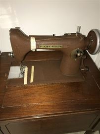 SEWING MACHINE