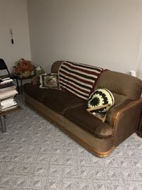 VINTAGE BROWN SOFA COUCH
