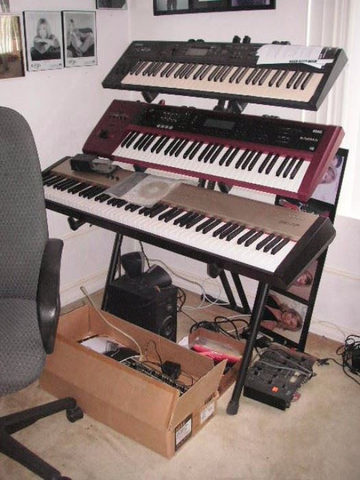 Musical instruments..Yahama Synthesizer with case/Korg Synthesizer/Roland Digital piano FP-5/Korg-karma music work station