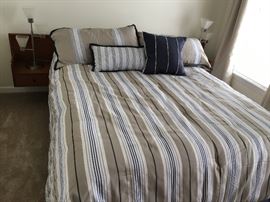 Queen size bed and bedroom covers