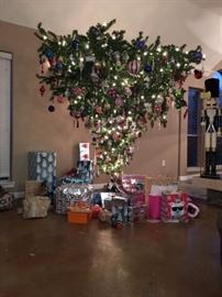 this great upside down tree is also for sale, not decorated ofcourse