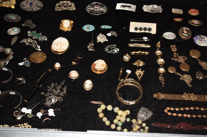 Antique jewelry.... beautiful!