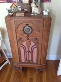 Antique Radio (not working) $ 120.00