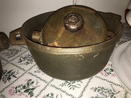 cast iron cooking pots