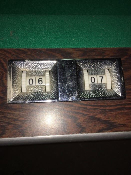 manual score counter on pool table