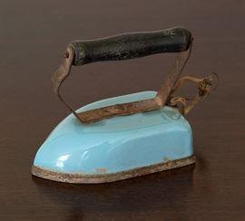 Vintage Toy Iron 7.50