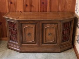 Admiral/Bull Horn Stereo Console AM/FM & Turntable 195.00