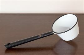 Long Handled White Enamel Sauce Pan 6.00