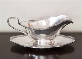 Silver Plate Sauce Boat & Under Plate 24.00