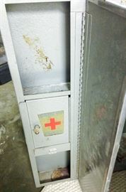 Vintage Powder Room Inset Cabinet w/3 Mirror Doors, Safety Lock Box & 2 Glass Shelves (26"w x 22"t x 3.5"d) 