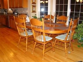Dining room table with 6 chairs