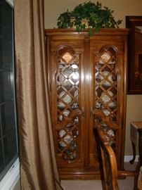 Thomasville China/Curio cabinet