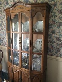 Nice (small) China display/cabinet