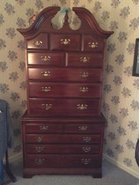 Chest of drawers (American Drew)