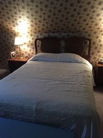 Broyhill queen bed