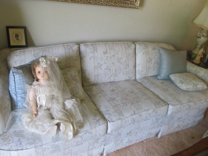 Sofa(like new)