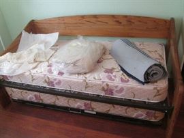 Trundle bed