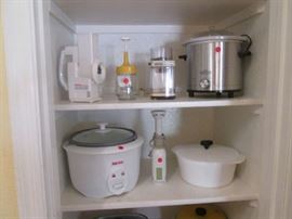 Selection of like-new small kitchen appliances