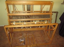 Full size weaving loom