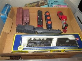 HO train set, tracks, pieces