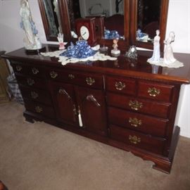 Lexington Four Poster Bedroom Suite with Highboy