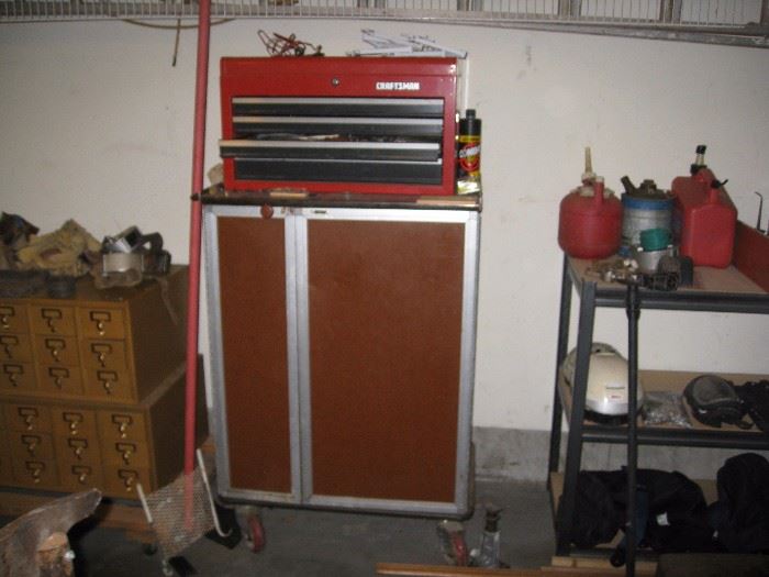 Tool cabinet closed in very good condition on wheels