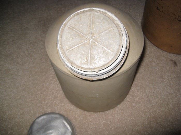 Vintage thermos 1st lid