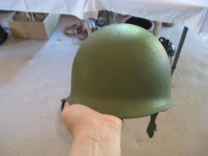 Vietnam and later US helmet.  Chinstraps simply clamped into the chin strap hanger.