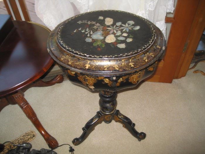 Victorian paper mache' accent table is good condition
