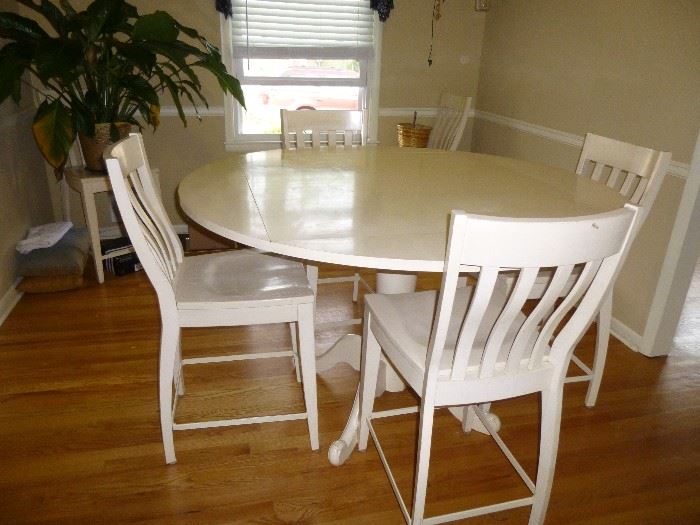ROUND PEDESTAL SOLID WOOD DINING TABLE WITH 6 CHAIRS