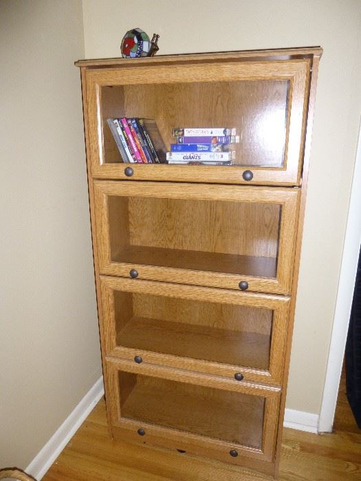 TRADITIONAL OAK LAWYERS DISPLAY/BOOKCASE  
