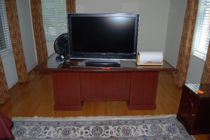 Desk and Tv