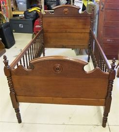 Antique youth bed, missing one spool