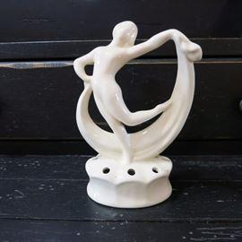 Nude on Moon flower frog