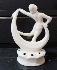 Nude on Moon flower frog