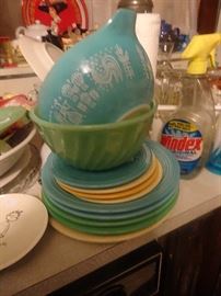 More Pyrex, Jadite & Fiesta