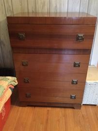 Deco chest of drawers 