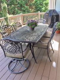 Outdoor patio table with 6 chairs 