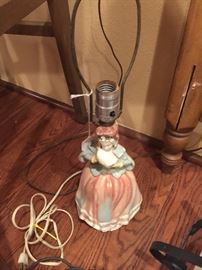 Lady figurine lamp (works)