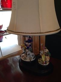 Small figurines lamp
