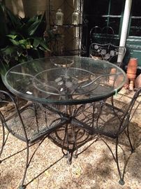 Round patio table and 4 chairs