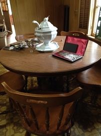 Breakfast table/4 chairs; tureen; knife set