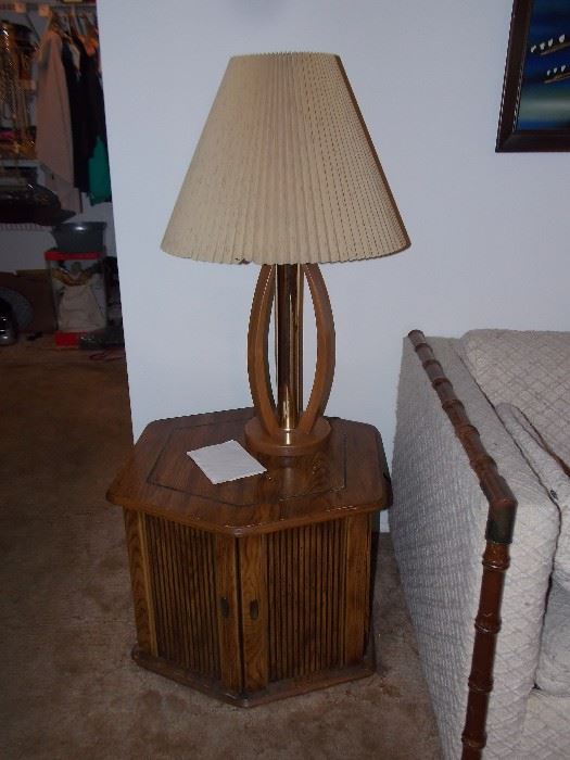 MCM LAMP AND TABLE