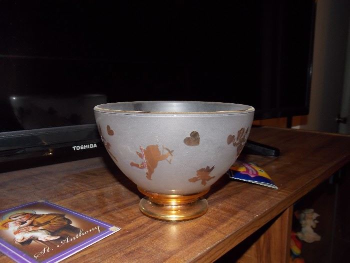 GOLD FOOTED BOWL
