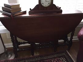 Mahogany gate leg table