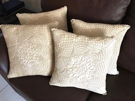 ACCESSORIESPillowsCrocheted