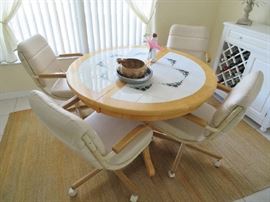 This has leaves that pop up to expand.